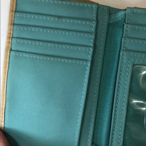 Fossil light tan folded wallet snap closure - Picture 6 of 7